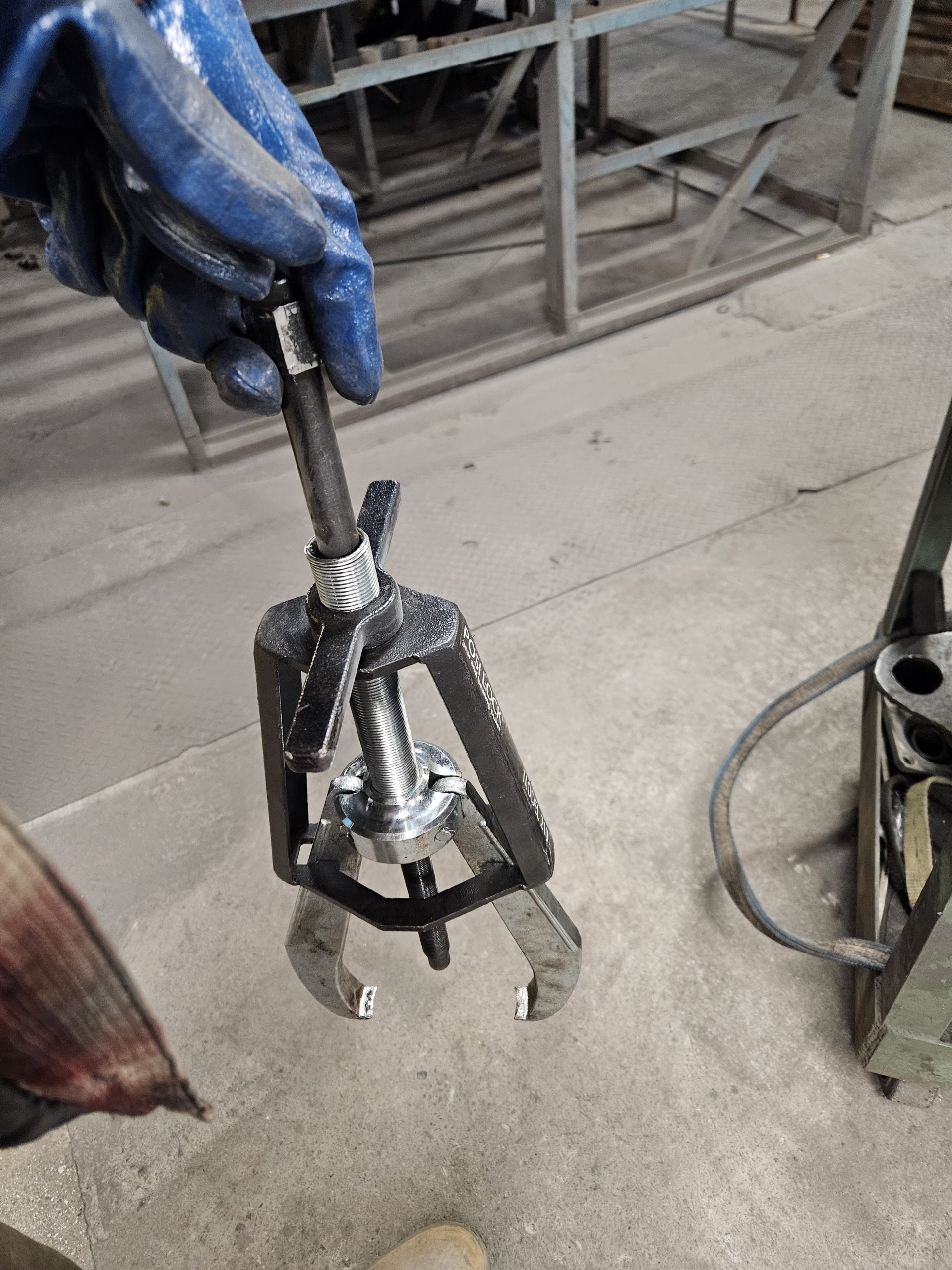 Posilock Model 210 3-Jaw Mechanical Puller - Image 2