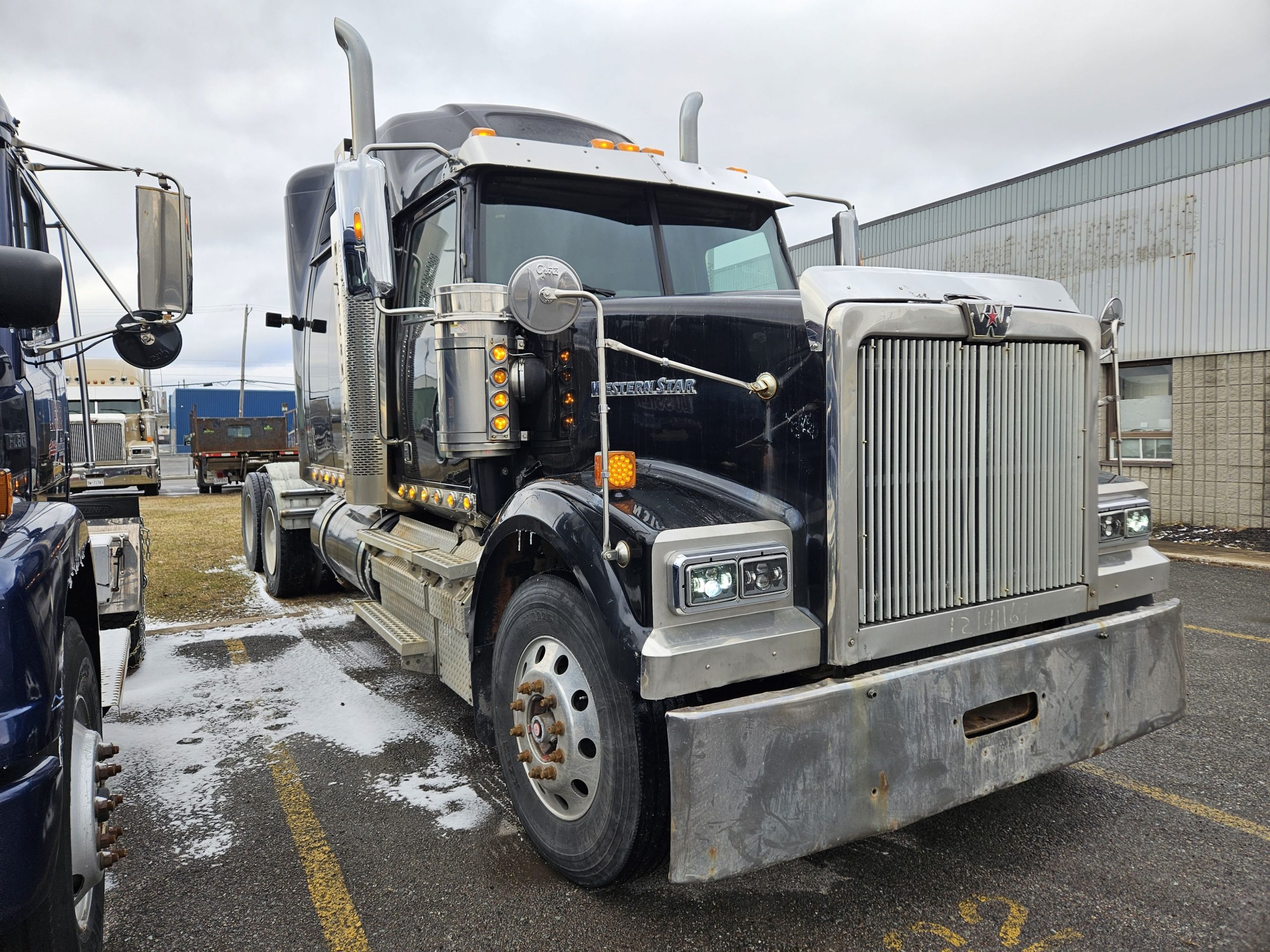2013 Western Star 4900 — Heavy Spec Double Frame - Image 3
